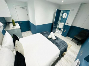 London Holly B Mini Studios great location for tourist!!!